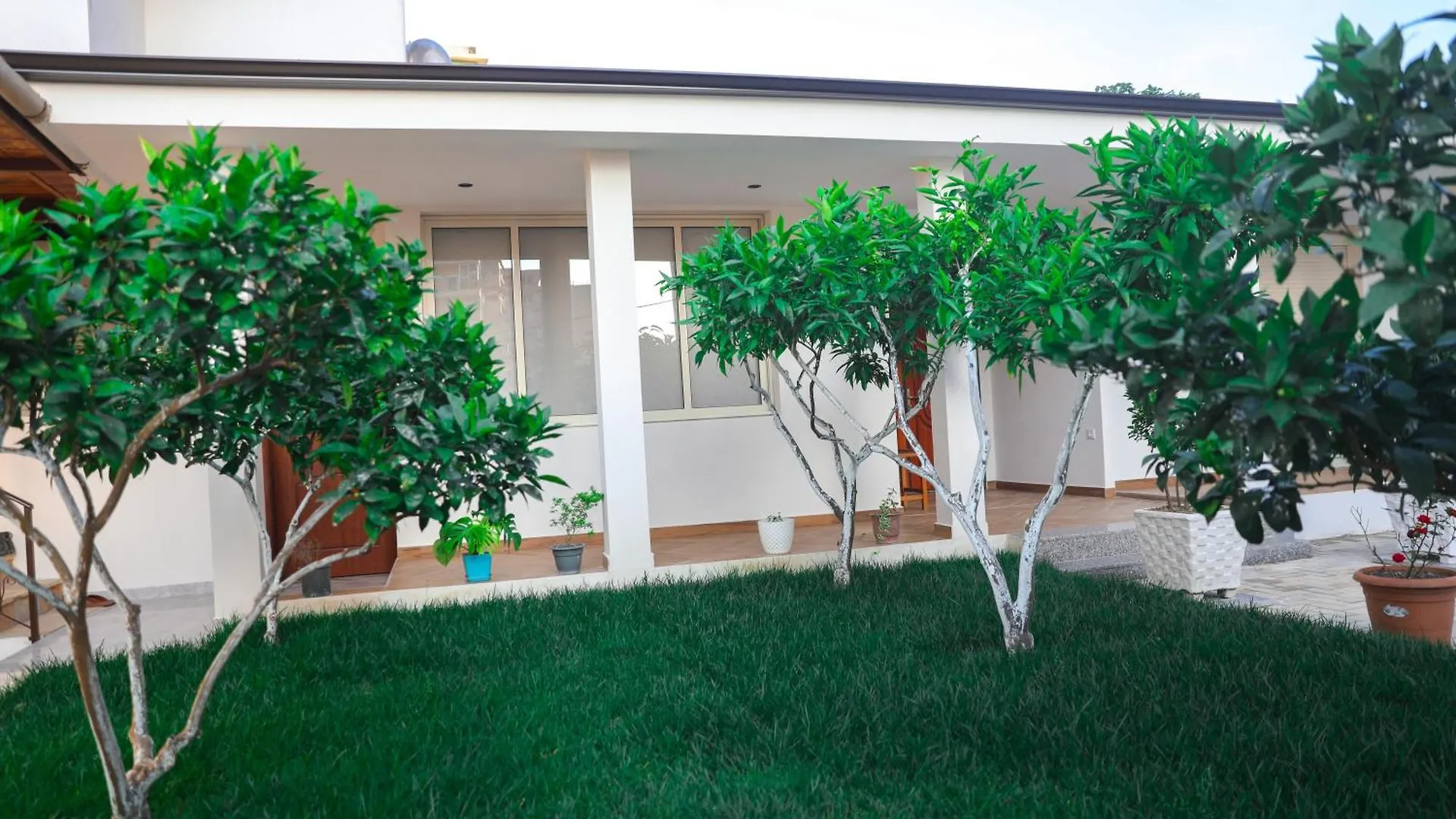 Guest House Esanbja contacts